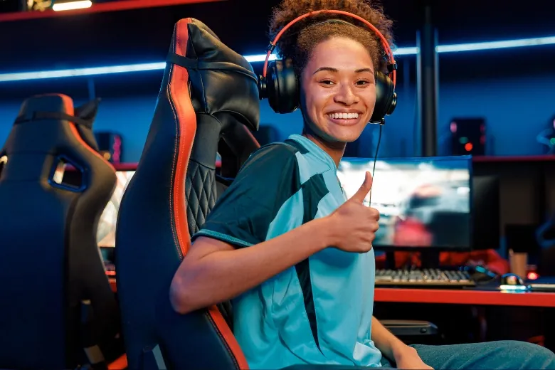 esports gamer showing thumgs up